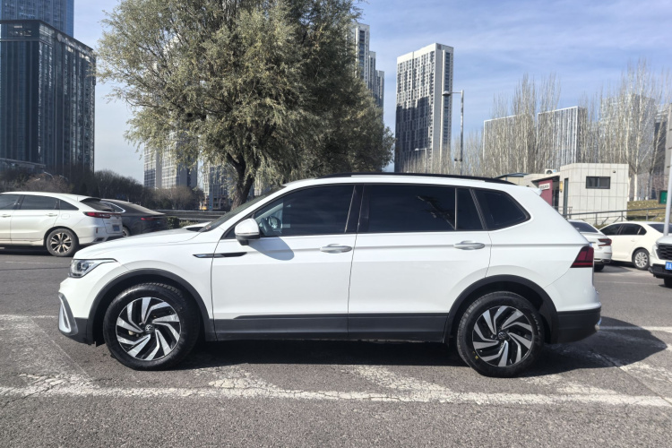 大众 途观L 2023款 330TSI 自动两驱舒享版车身外观6006