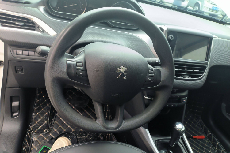 标致2008 2014款 1.6L 自动时尚版局部细节13