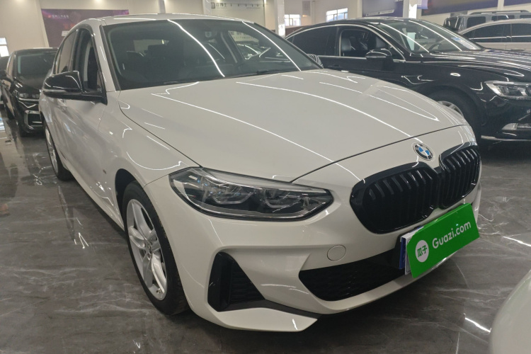 宝马1系 2023款 120i M运动曜夜版车身外观3