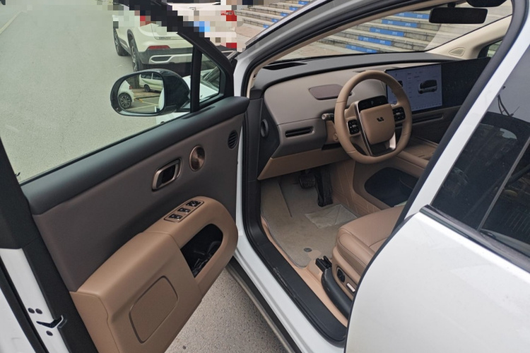 理想汽车 理想i8 2025款 标准版中控内饰20