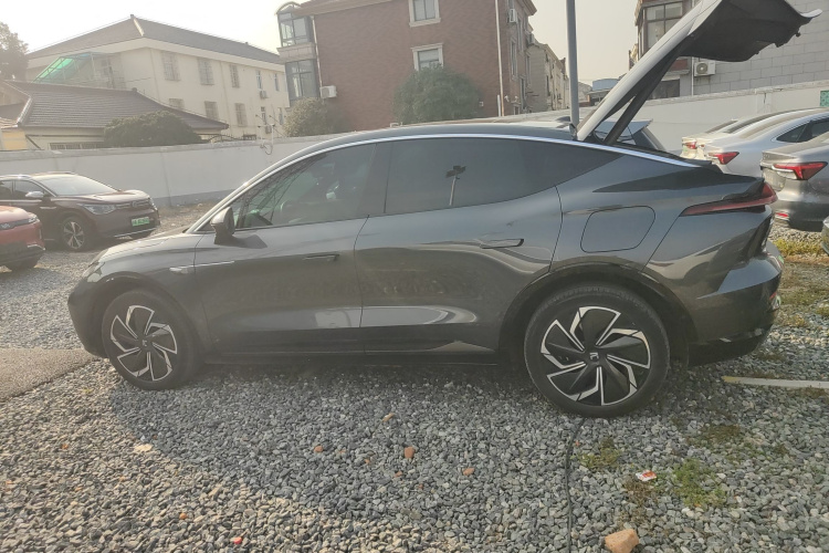 飞凡汽车 飞凡R7 2023款 后驱屏霸版车身外观4