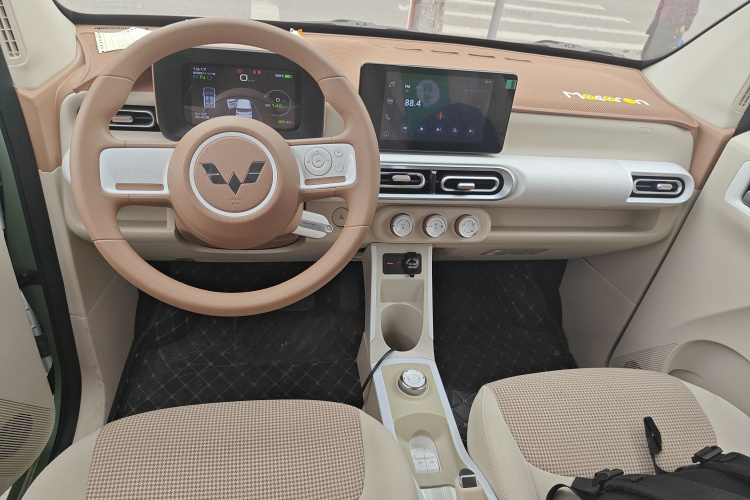 五菱汽车 宏光MINIEV 2024款 第三代 215km 进阶版中控内饰7002