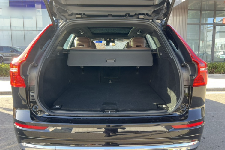 沃尔沃XC60 2025款 B5 四驱智逸豪华版中控内饰7004