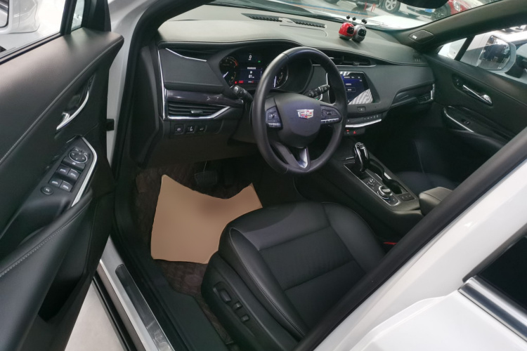 凯迪拉克XT4 2020款 改款 28T 两驱技术型中控内饰20