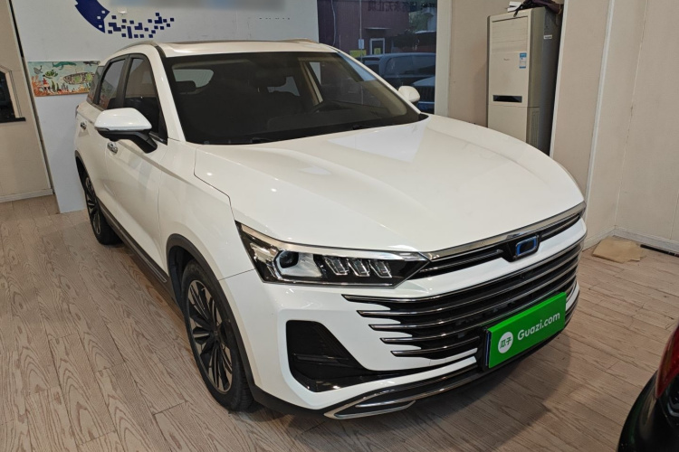 奔腾T77 2023款 1.5T 自动豪华型车身外观3