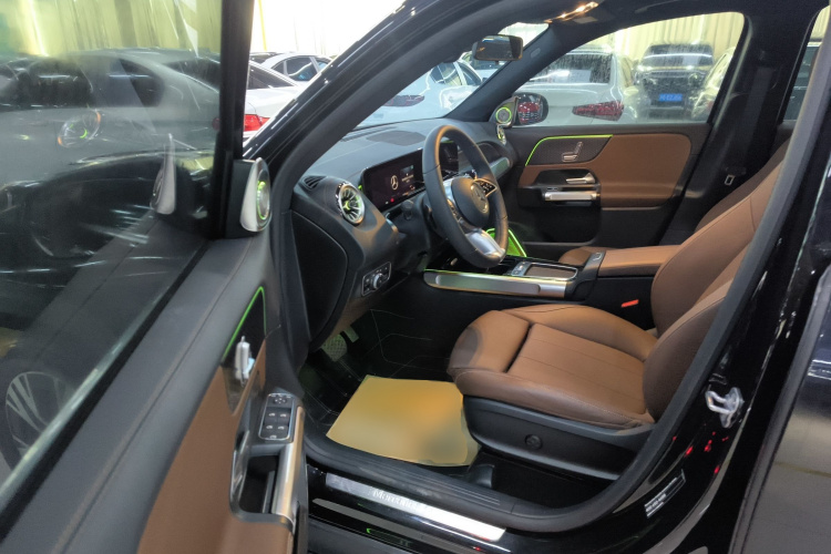 奔驰GLB 2025款 GLB 220 动感型中控内饰7003