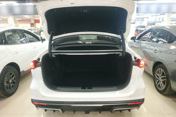 吉利银河 银河L6 2024款 125km PLUS 龙腾版机舱底盘23