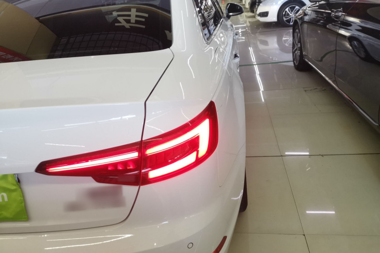 奥迪A4L 2019款 40 TFSI 进取型 国VI车身外观9