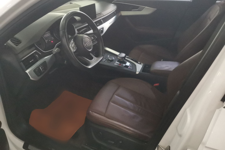 奥迪A4L 2018款 30周年年型 45 TFSI quattro 个性运动版局部细节19