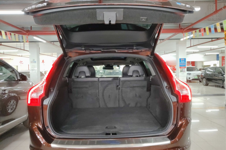 沃尔沃XC60 2016款 T5 智进版机舱底盘23