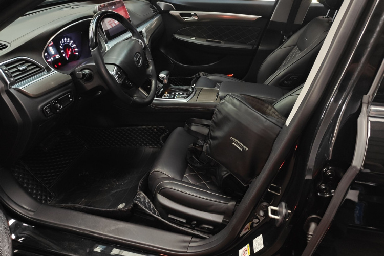 广汽传祺 传祺GA8 2017款 280T 尊享版局部细节19