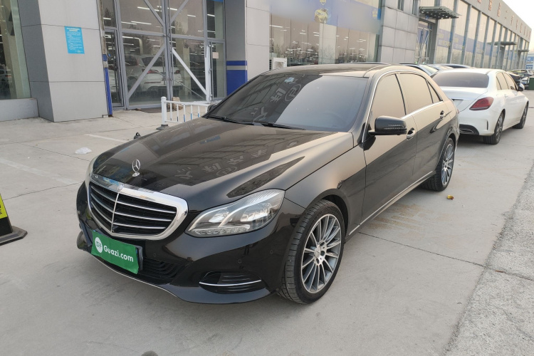 奔驰E级 2015款 改款 E 260 L车身外观1