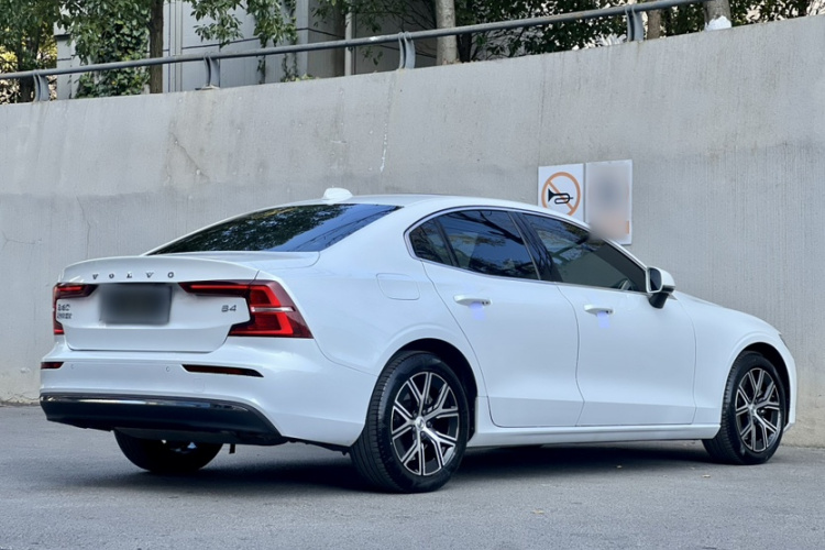 沃尔沃S60 2024款 B4 智逸豪华版车身外观6002