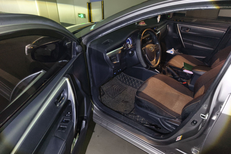 丰田 卡罗拉 2016款 双擎 1.8L E-CVT精英版中控内饰20