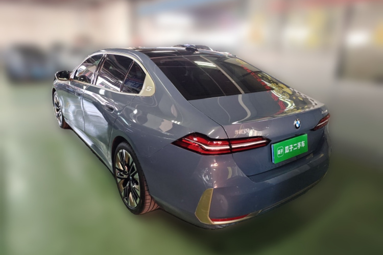 宝马5系 2024款 530Li 尊享型 M运动套装车身外观5