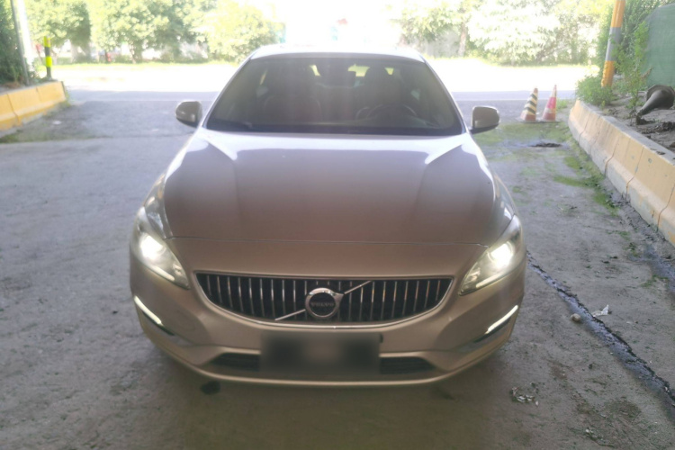 沃尔沃S60 2019款 S60L T3 智进版车身外观6001