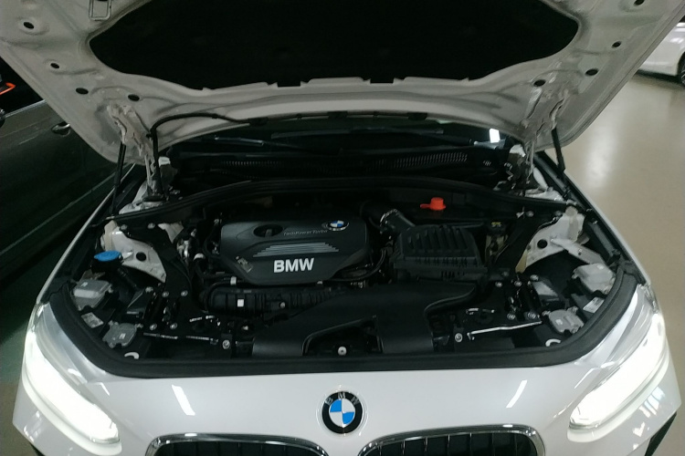 宝马1系 2019款 120i M运动套装机舱底盘24