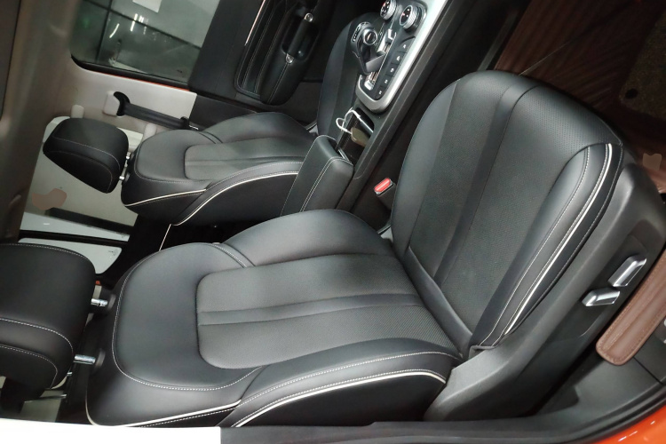 坦克300 2021款 越野版 2.0T 征服者局部细节41