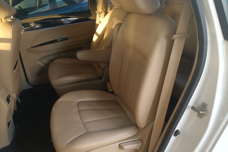 宝骏730 2016款 1.8L iAMT豪华型 7座中控内饰21
