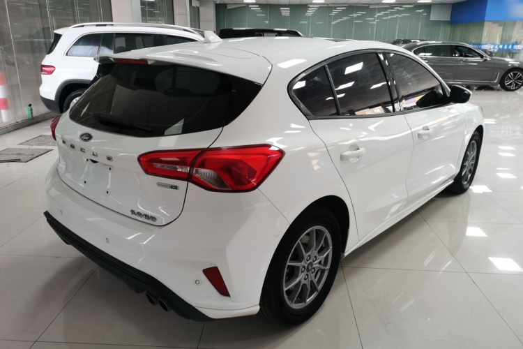 福特 福克斯 2020款 两厢 EcoBoost 180 自动锋潮型车身外观7
