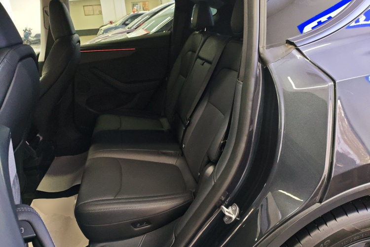 特斯拉 Model Y 2025款 长续航全轮驱动 首发版中控内饰21