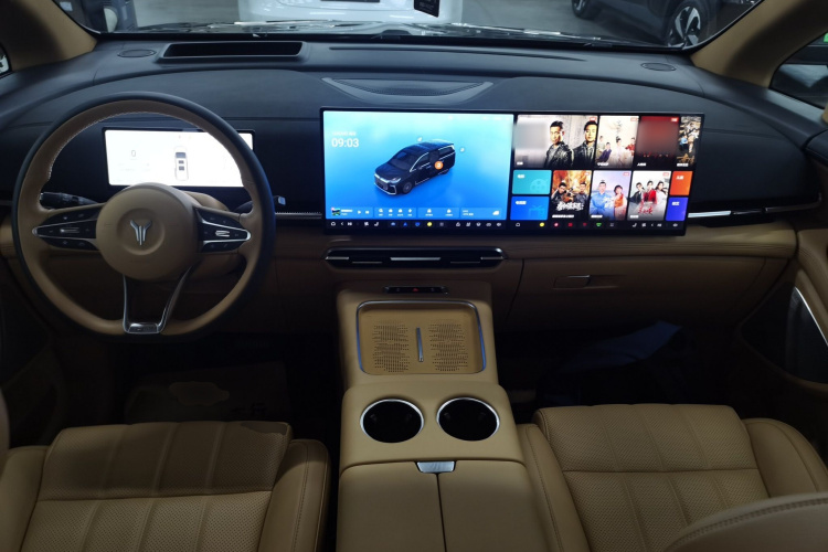 岚图汽车 岚图梦想家 2025款 PHEV 四驱尊贵鲲鹏版中控内饰12