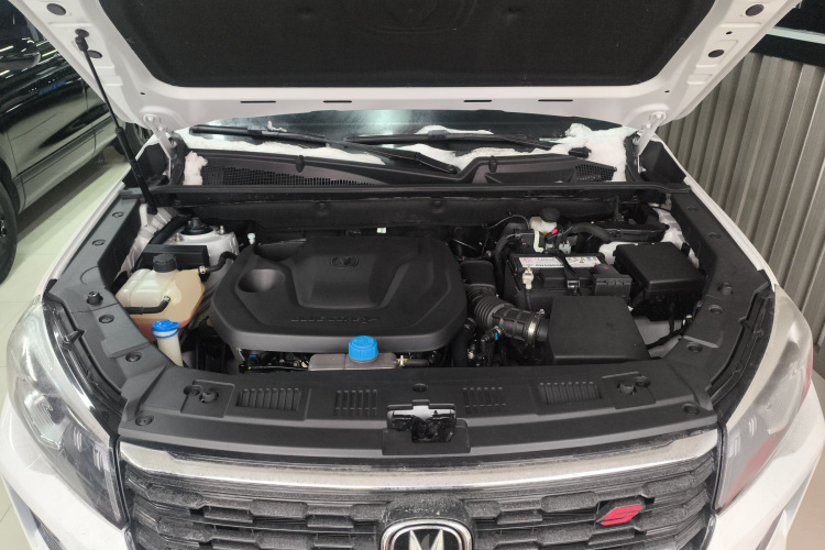 长安CS75 2023款 畅享版 1.5T DCT尊贵版机舱底盘24