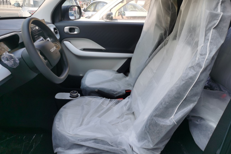 吉利银河 2025款 210km 熊猫卡丁中控内饰19