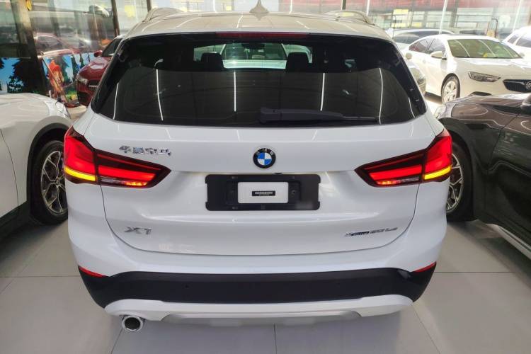 宝马X1新能源 2021款 xDrive30Le 尊享型车身外观6