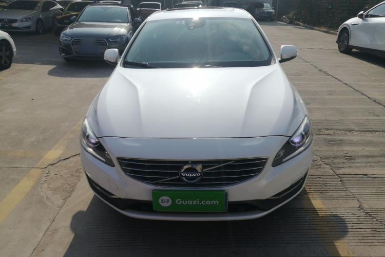 沃尔沃S60 2016款 S60L T4 智远版车身外观2