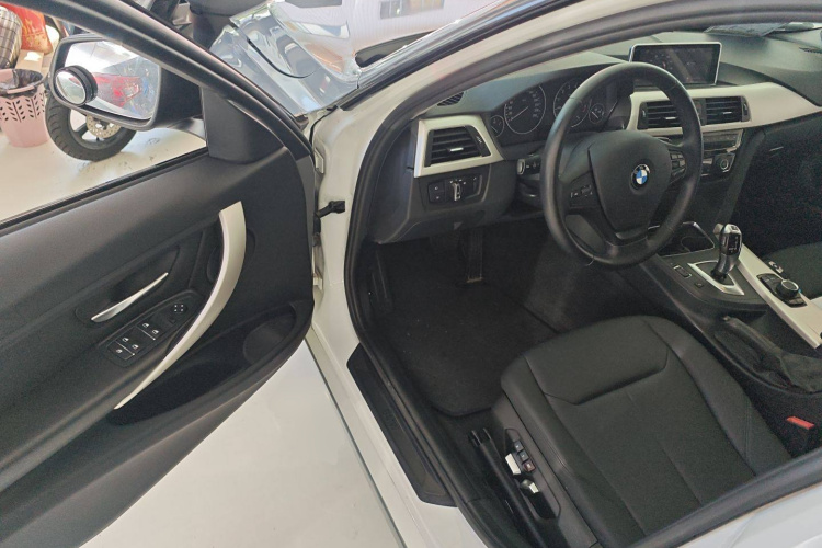 宝马3系 2016款 320Li 进取型中控内饰20