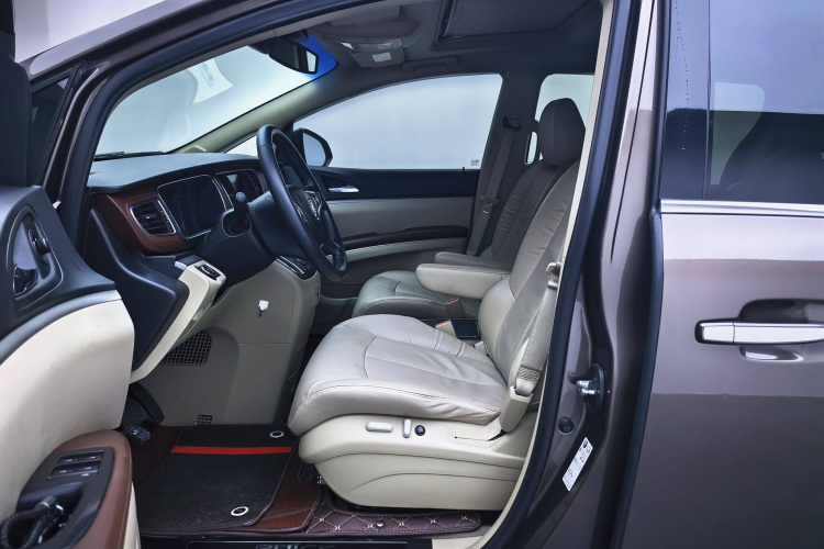 别克GL8 2017款 25S 豪华型 国V中控内饰7004