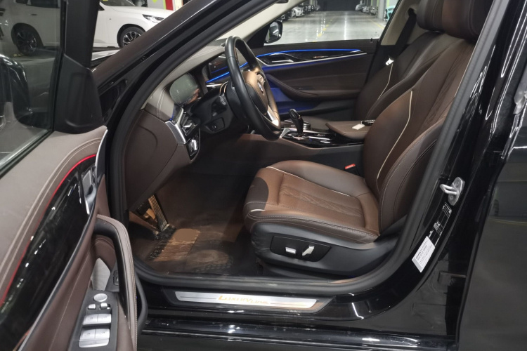 宝马5系 2022款 改款二 525Li 豪华套装中控内饰19