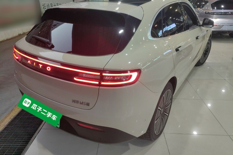 鸿蒙智行 问界M5 2023款 纯电后驱智驾版车身外观6005