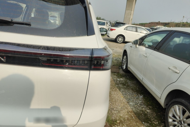 奇瑞 风云T8 2025款 1.5T 130km 舒适版5座车身外观9