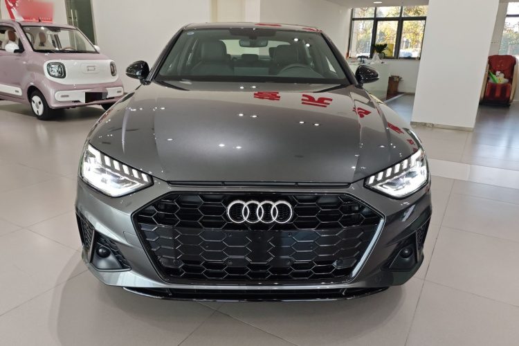 奥迪A4L 2024款 40 TFSI 豪华动感型车身外观2