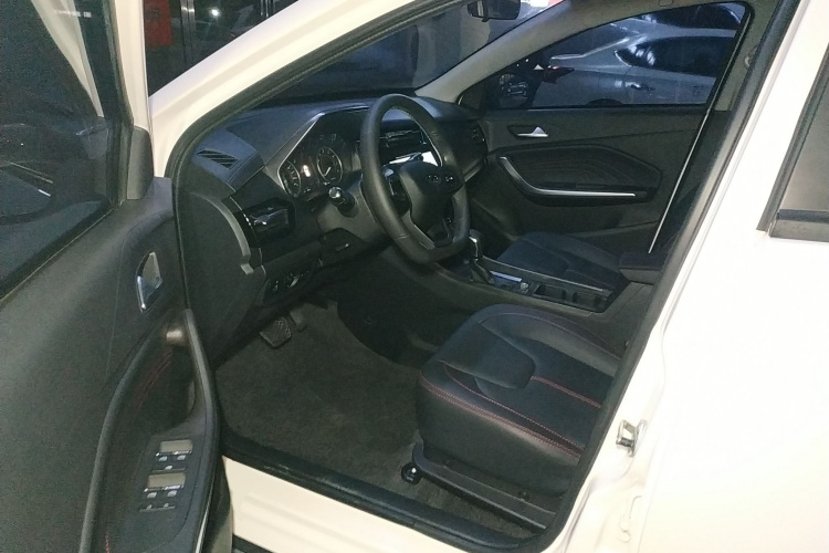 奇瑞 瑞虎3X 2021款 钻石版 1.5L CVT 3克拉中控内饰20