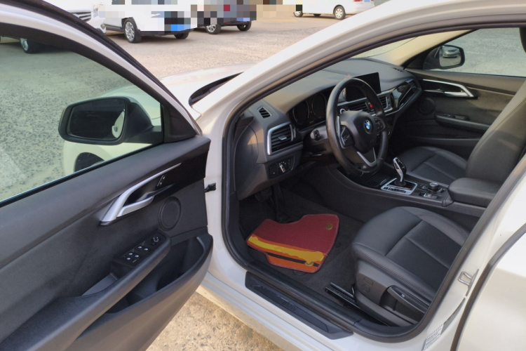 宝马1系 2020款 120i 时尚型中控内饰7003