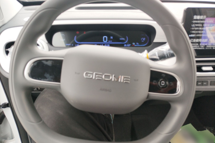 吉利银河 熊猫 2025款 210km 元气熊中控内饰13