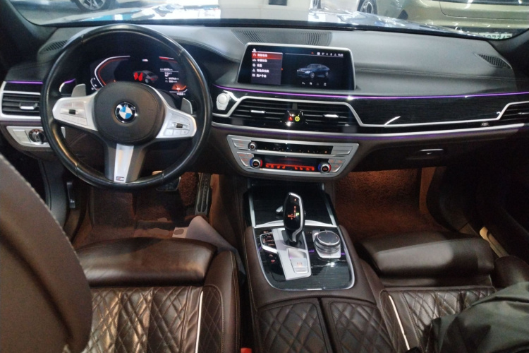 宝马7系 2019款 改款 740Li 领先型 M运动套装中控内饰12