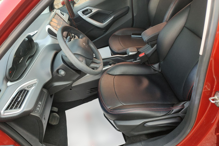 标致2008 2018款 1.6L 自动潮流版中控内饰19