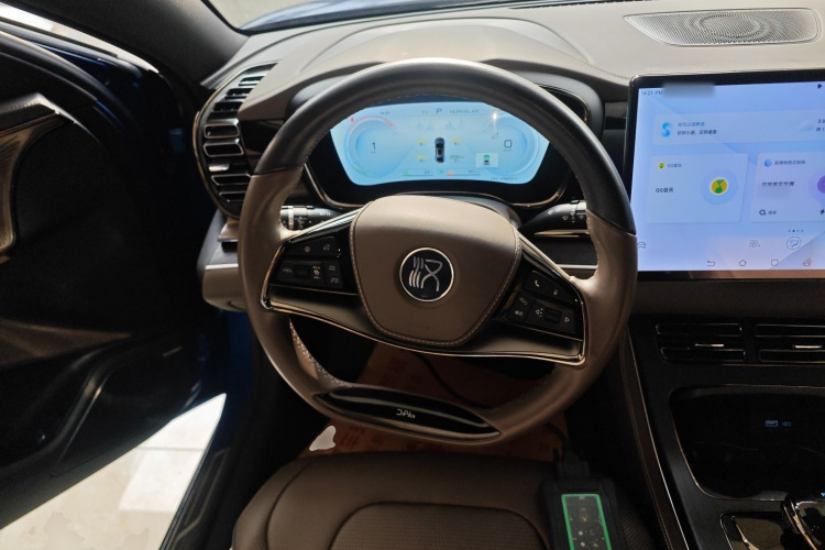 比亚迪 汉 2023款 DM-i 冠军版 121KM 尊享型中控内饰13