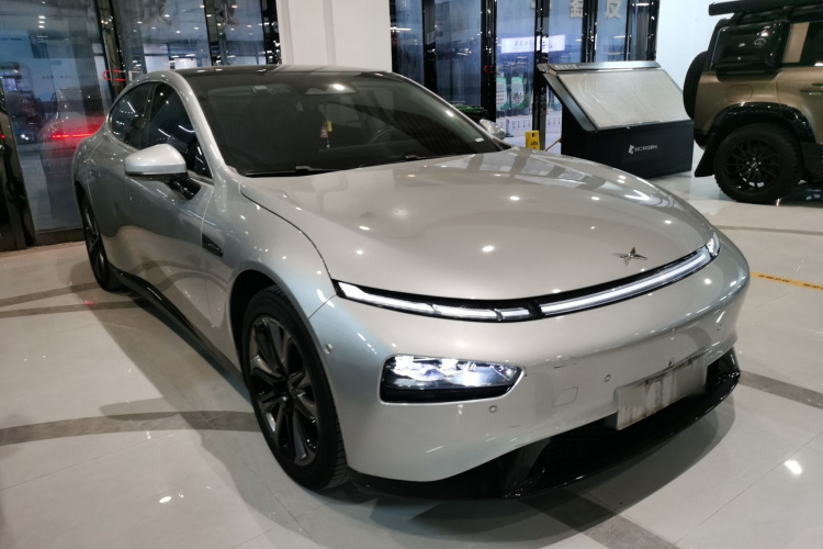 小鹏P7 2022款 480E车身外观3