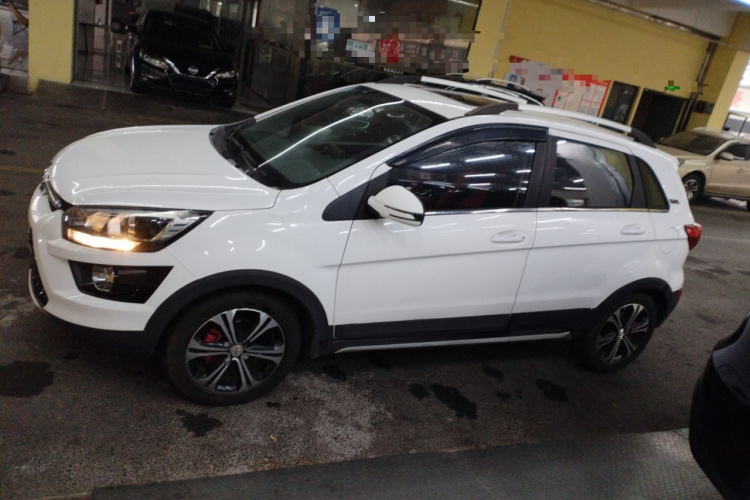 北京汽车 绅宝X25 2015款 1.5L 手动精英型车身外观4