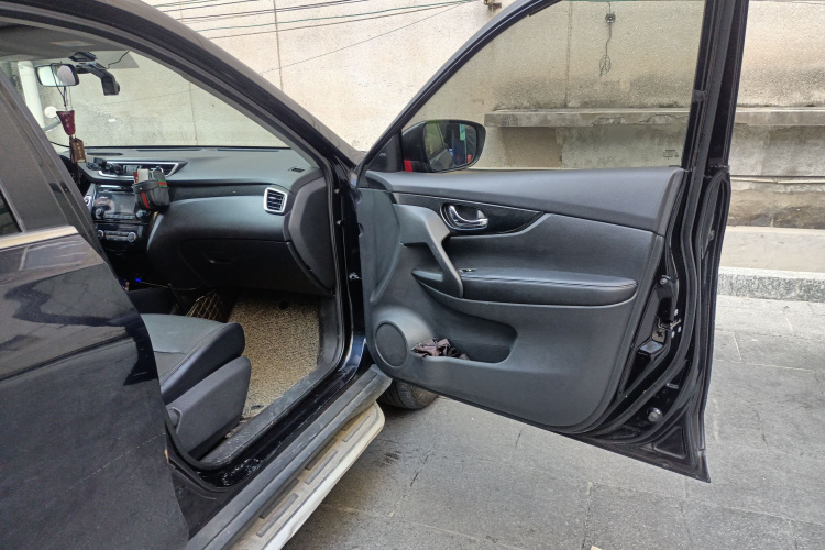 日产 奇骏 2014款 2.5L CVT豪华版 4WD局部细节9005