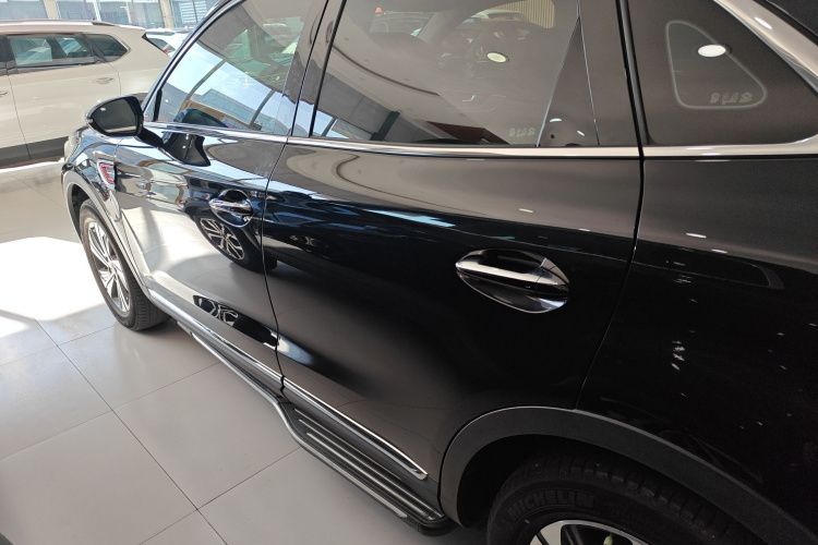 红旗HS5 2019款 2.0T 智联旗享版车身外观4