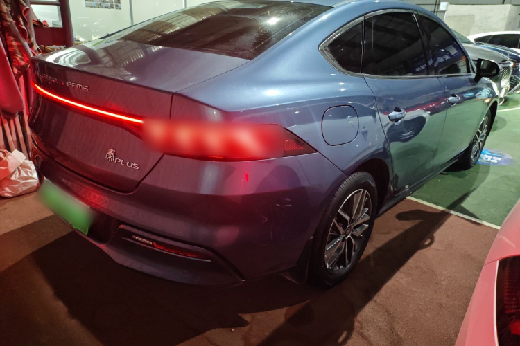 比亚迪 秦PLUS 2024款 荣耀版 EV 420KM领先型车身外观7