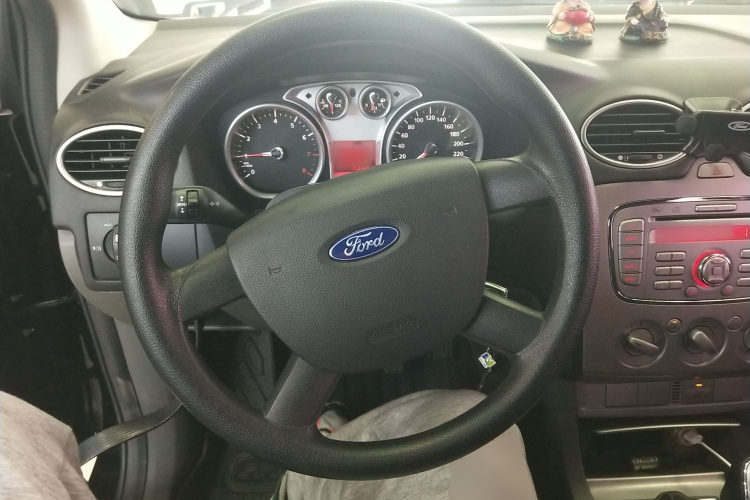 福特 福克斯 2013款 两厢经典 1.8L 手动基本型中控内饰13