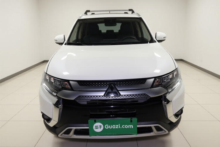 三菱 欧蓝德 2020款 2.4L 四驱致享版 7座车身外观2