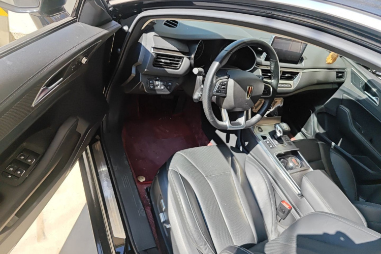 红旗H5 2022款 经典款 1.8T 自动智联旗畅版中控内饰7003